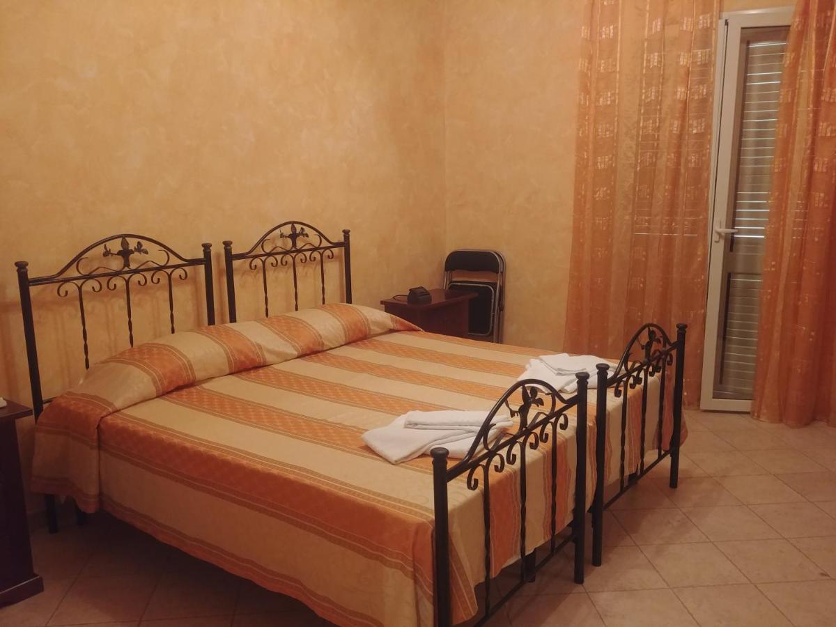 Paradise House Bed and Breakfast Calatabiano Exteriör bild