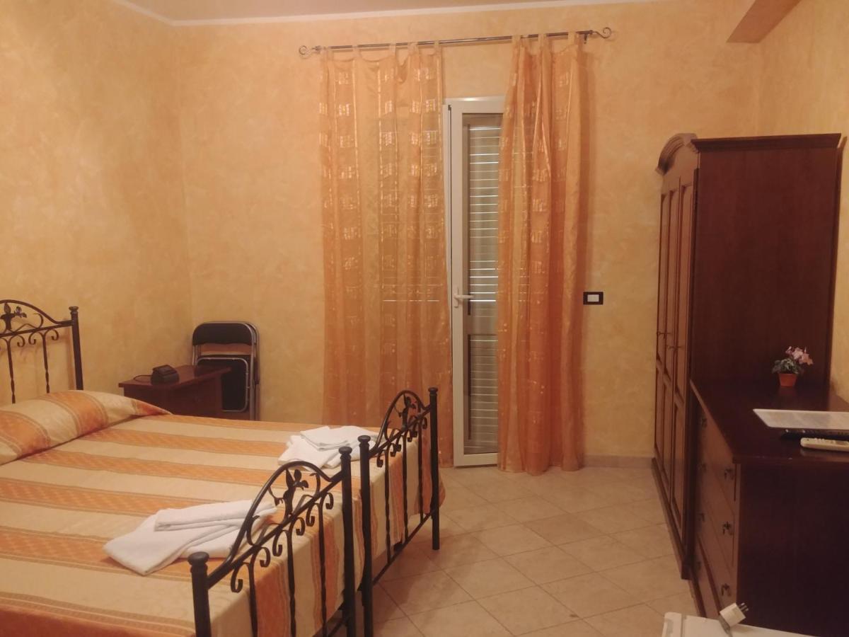 Paradise House Bed and Breakfast Calatabiano Exteriör bild